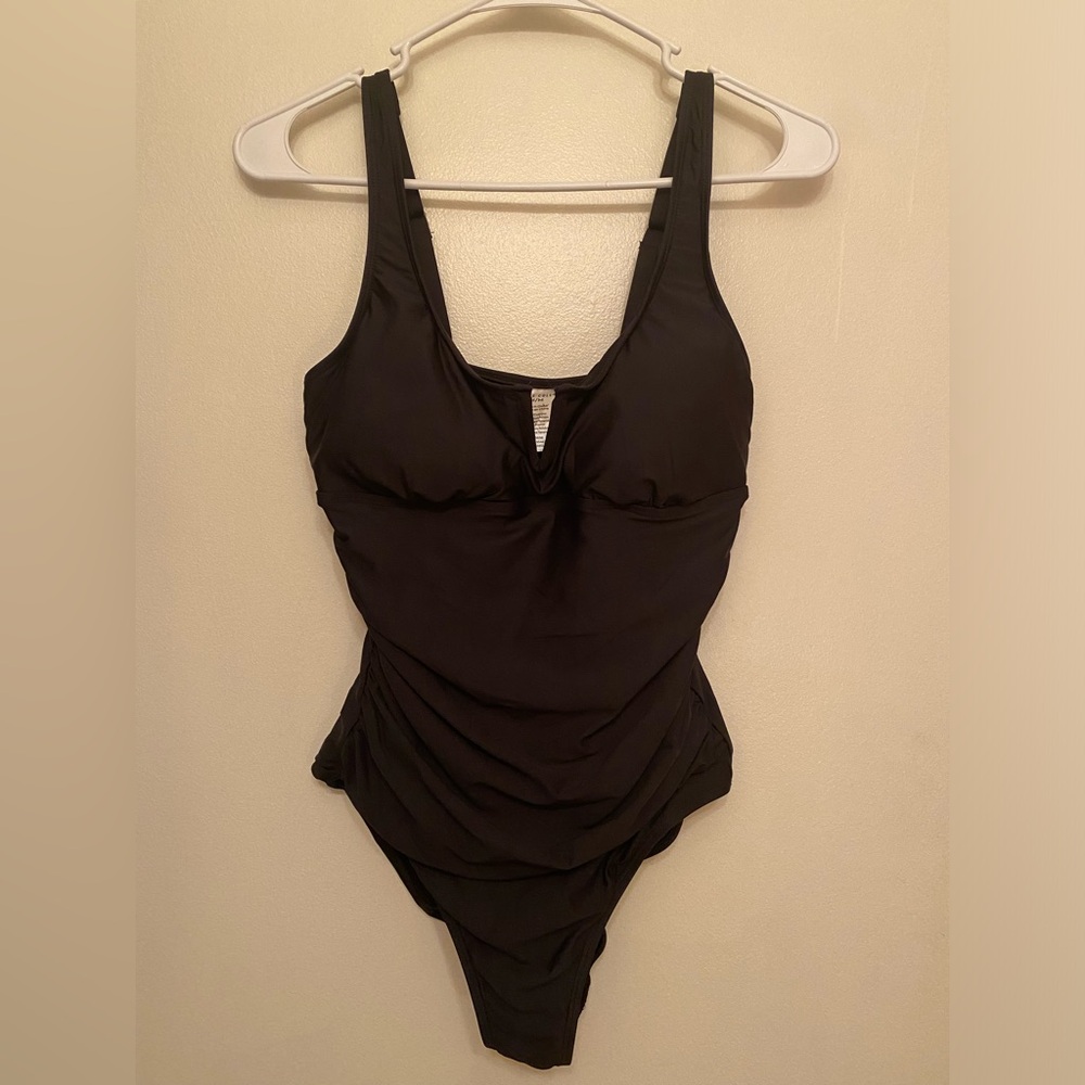 Anne Cole One Piece V Wire Black Swimsuit - Size Medium